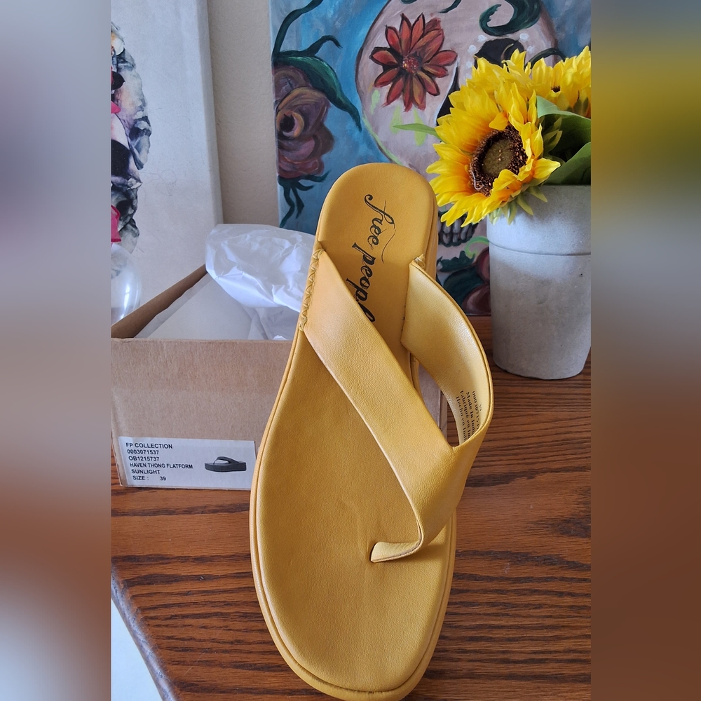 Brand New! Free People Yellow Gold Leather Platform Sandals - Size 9/39.